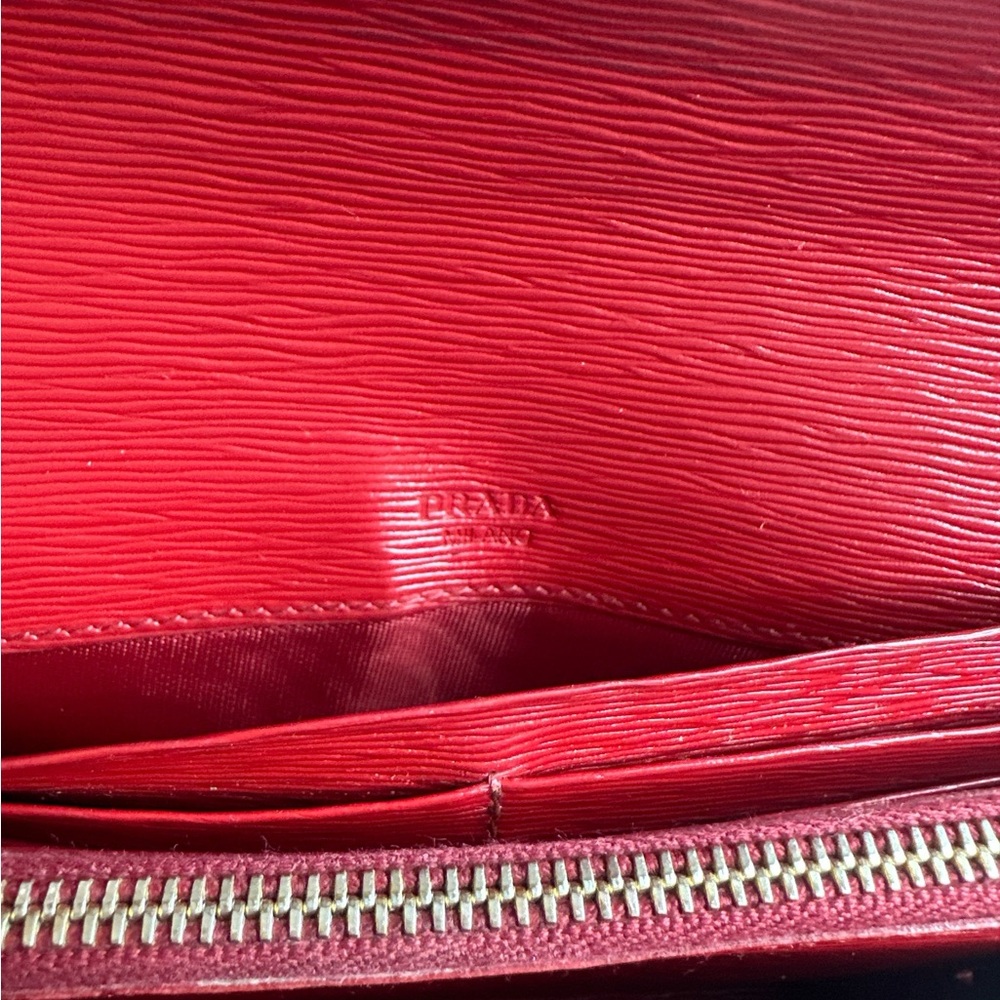 Prada Red Wallets Luxurious Designer wallet - Picture 6 of 7